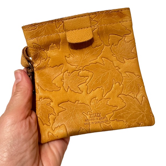 Tilley Mountain Goat Golf Tee Bag - Picture 3 of 5